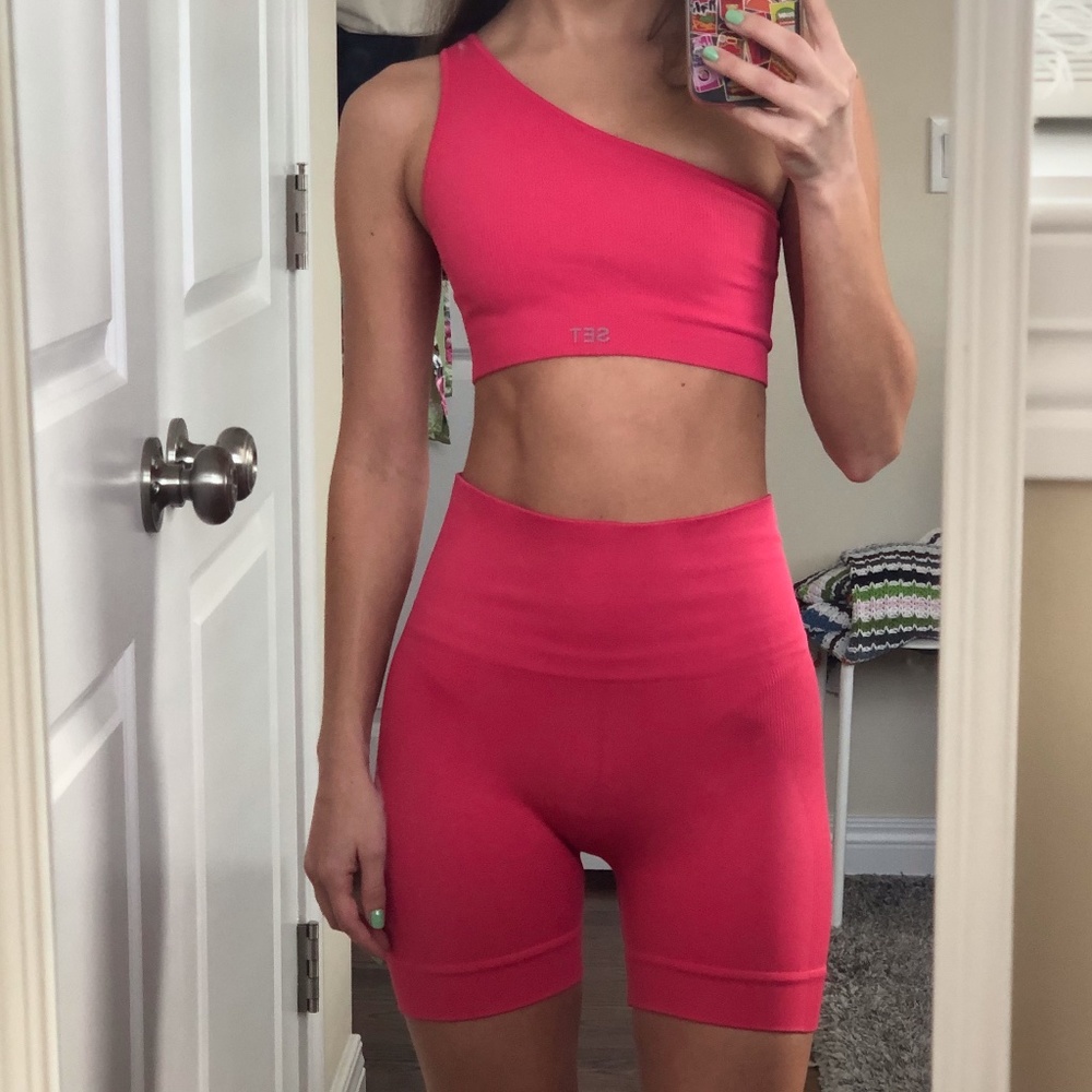 SET ACTIVE SCULPTFLEX ONE SHOULDER + BIKE SHORTS